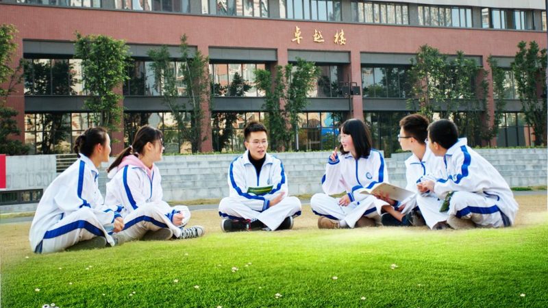三极管8050与8550：贴片型号间的细微差别解析